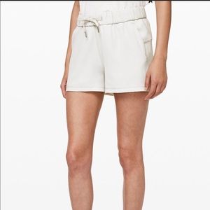 Lululemon on the fly short 2.5”